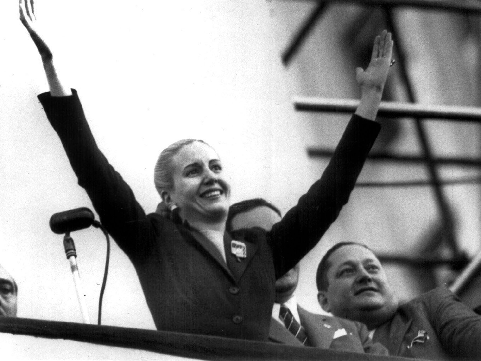 Eva Perón, la actriz argentina de orígenes humildes que se convirtió en primera dama e icono de todo un país