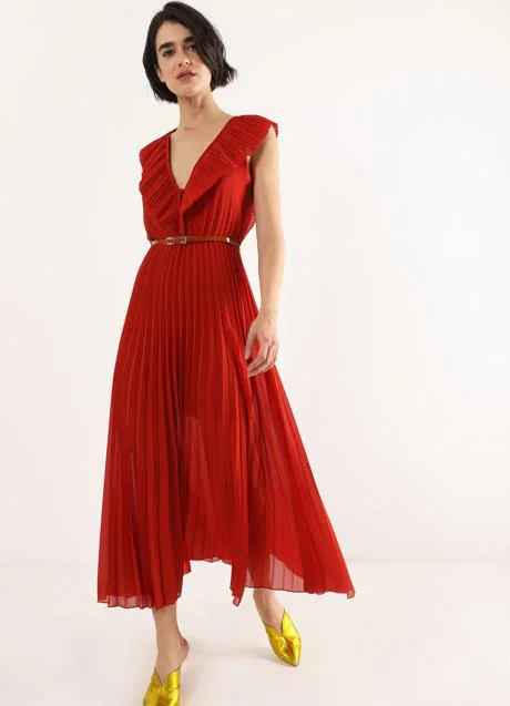 confesar As Mexico Eva González tiene el vestido rojo más favorecedor: midi, plisado, barato,  rebajado y que queda de lujo con sandalias de cuña | Mujer Hoy