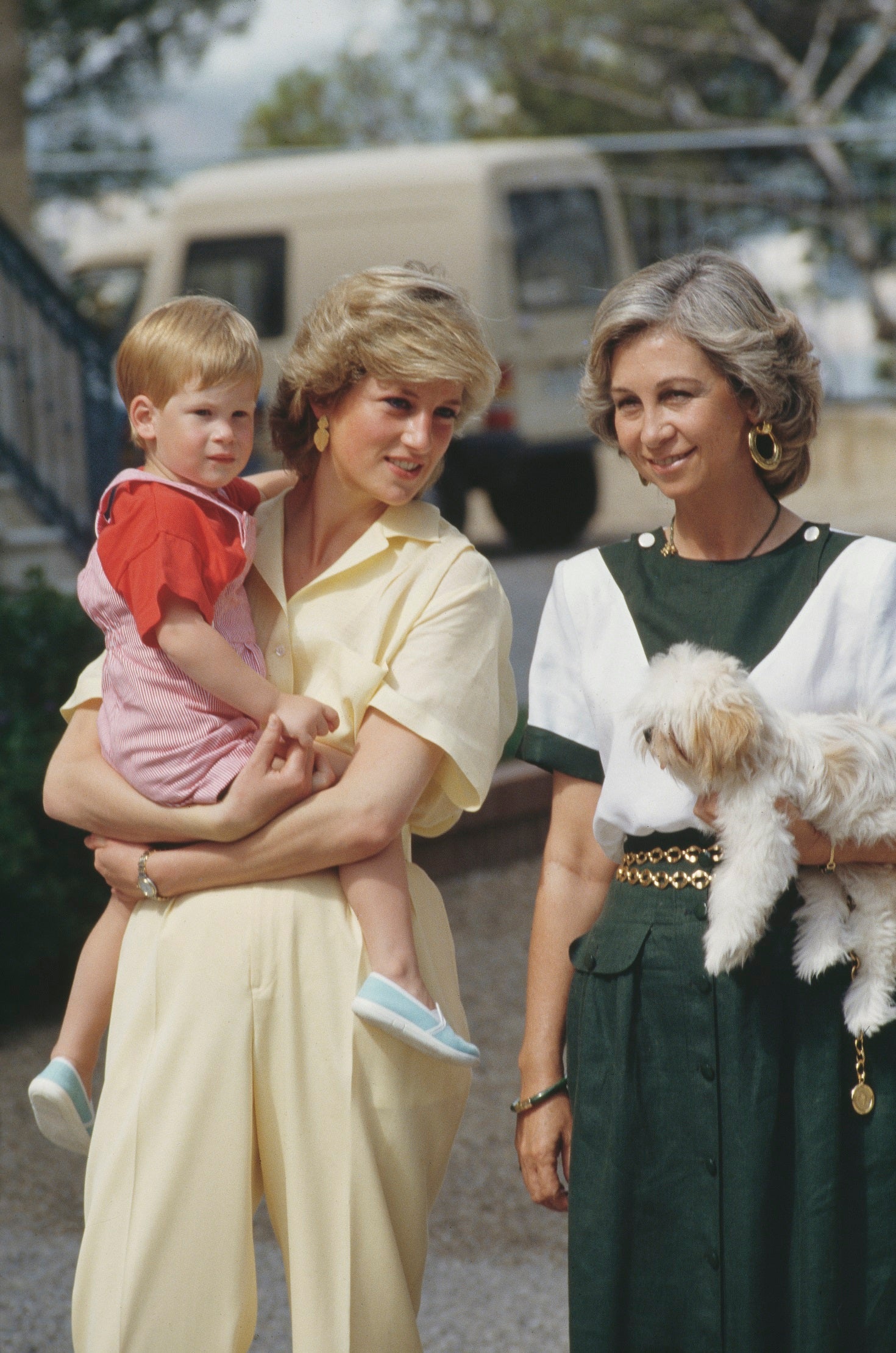 Quién era la mejor vestida de Marivent en los 80: las fotos de la guerra de estilo entre la reina Sofía y Diana de Gales