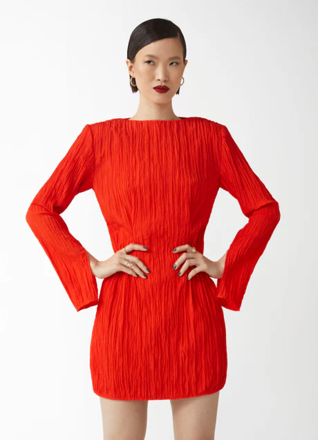 El vestido rojo más favorecedor del entretiempo, en & Other Stories.