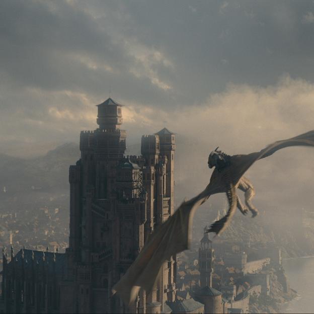 Rhaenyra montando a su dragón, Syrax.