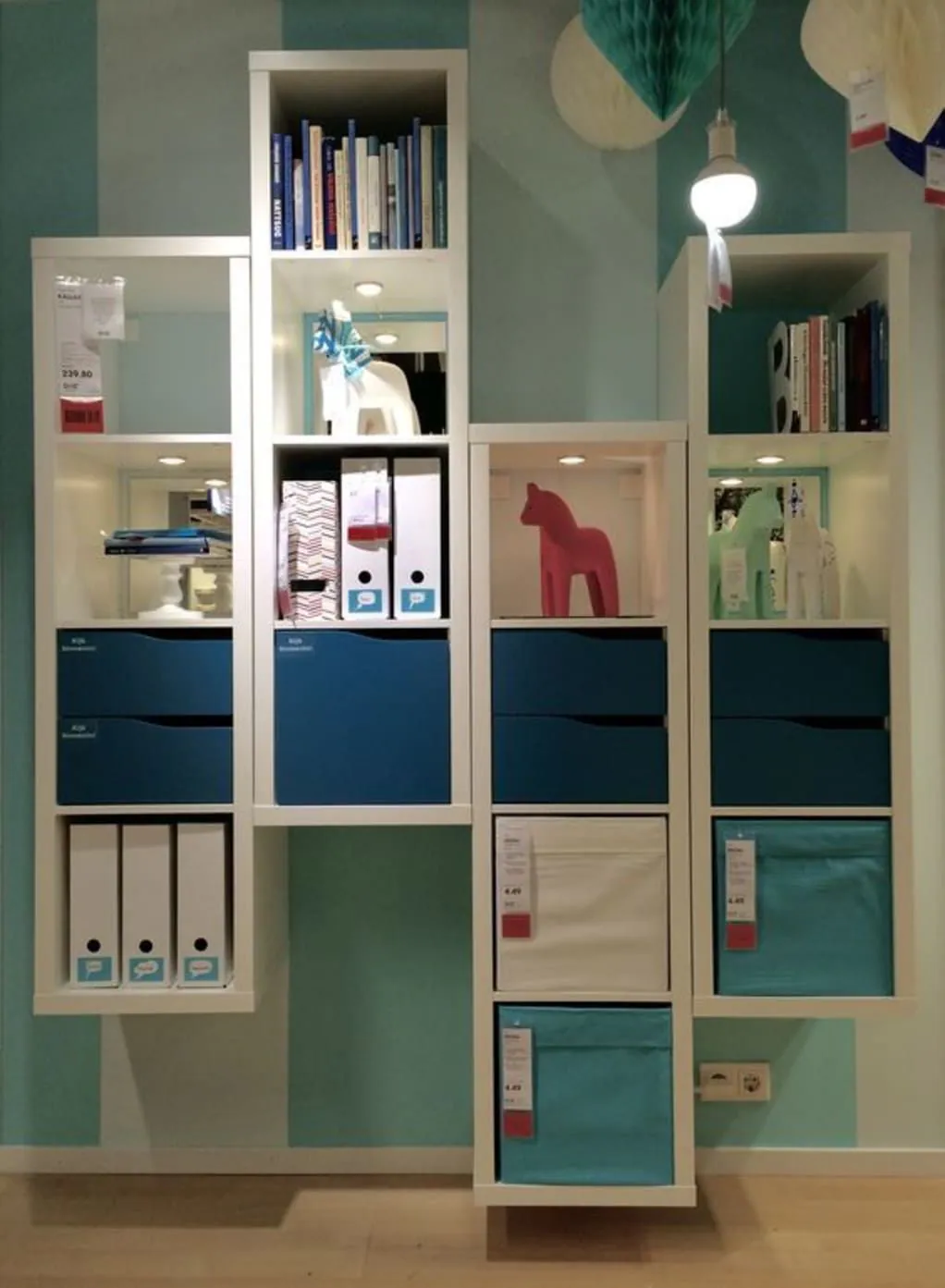 IKEA hacks con cestas y cajas para la estantería KALLAX: oficina en casa