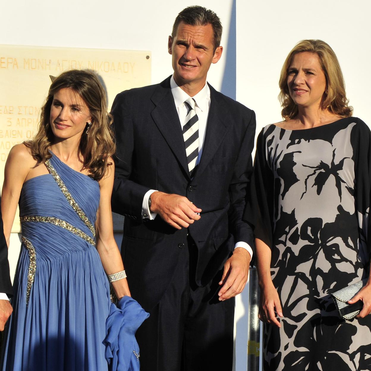 La reina Letizia, entonces princesa de Asturias, junto a Iñaki Urdangarin y la infanta Cristina en la boda de Nicolás de Grecia en 2010./getty images