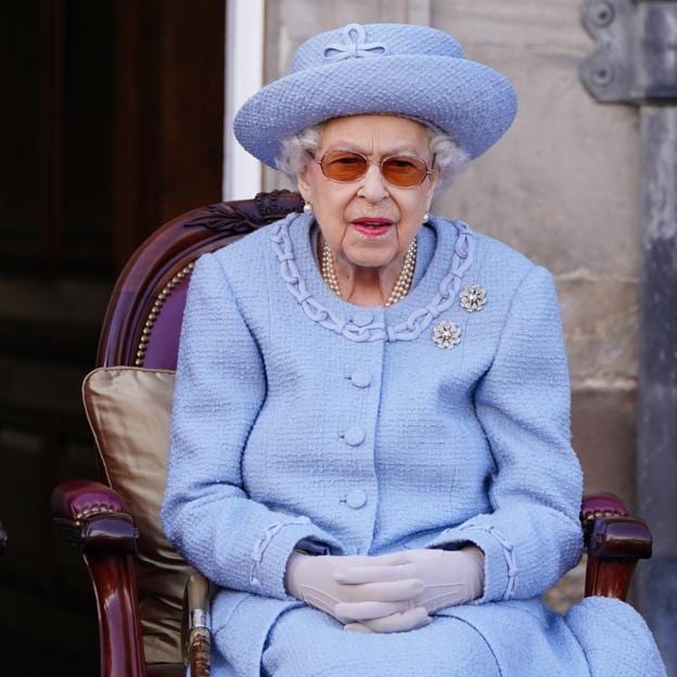 Los 15 momentos decisivos (con escándalos, dramas y tragedias) que han marcado la vida de Isabel II, la monarca más longeva de la historia que ha fallecido a los 96 años