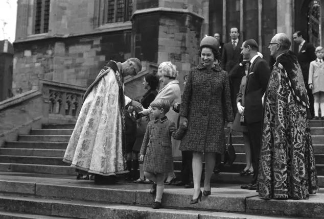 La reina Isabel con el príncipe Eduardo