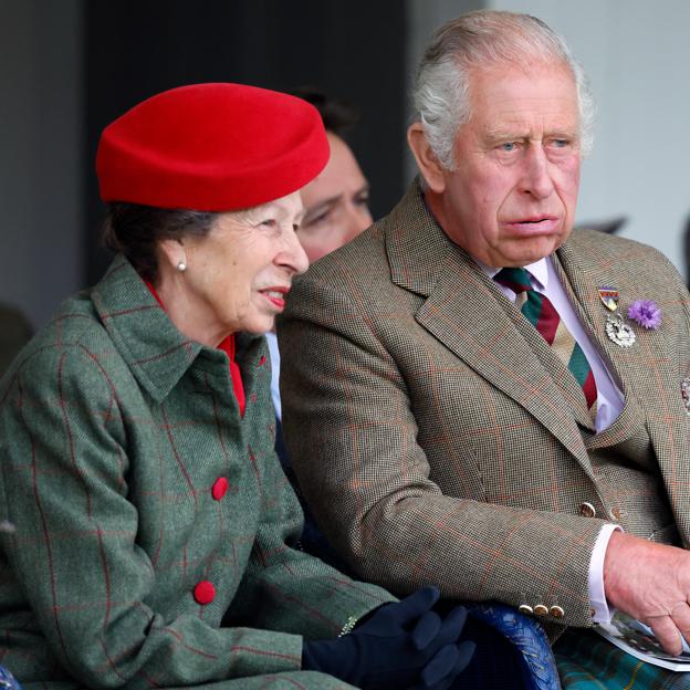 Por qué la princesa Ana es la verdadera reina en la sombra: es un clon de Isabel II y va a ser la mano derecha de Carlos III 