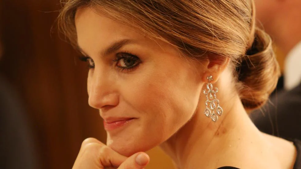 De su infancia a su triunfo absoluto como reina de España: los 50 años de Letizia Ortiz, en imágenes