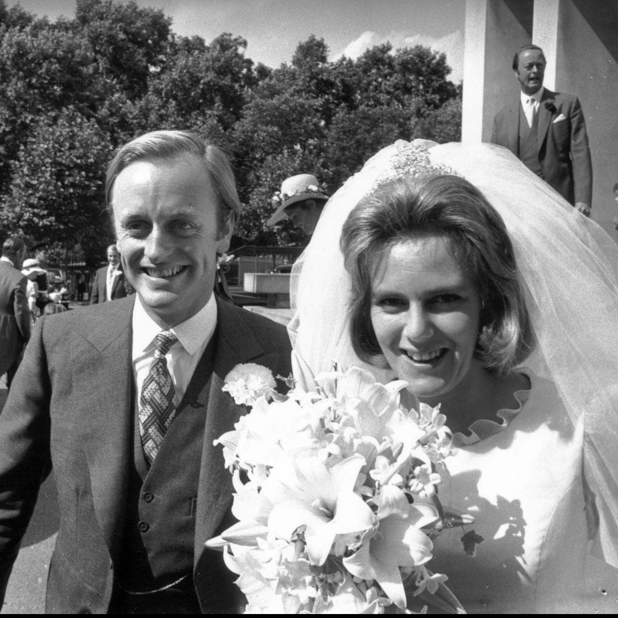 Camilla y su primer marido, Andrew Parker Bowles, el día de su boda./gettyimages