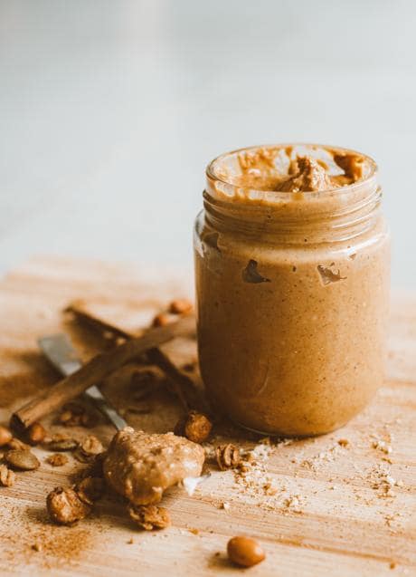Bote de mantequilla de cacahuete / Foto de Romman Odintsov en Pexels. 