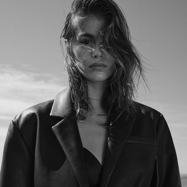 El traje de Zara de Kaia Gerber: la colección con las prendas más ponibles, elegantes y atermporales