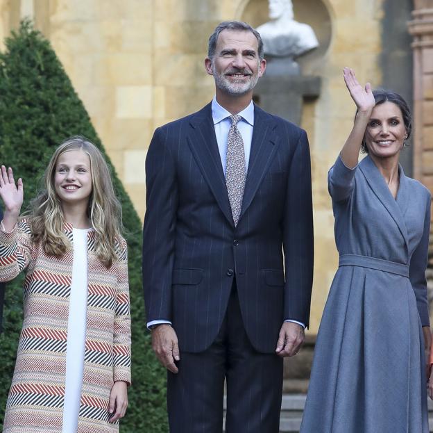 Leonor y los reyes en el primer acto de los Premios Princesa de Asturias en los que participó la princesa en 2019.