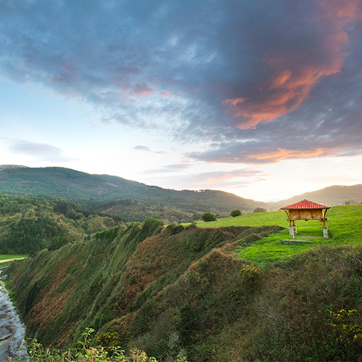 Playa de la Ribeirona, uno de los enclaves naturales más bonitos de Cadavedo, Pueblo Ejemplar 2022/Turismo de asturias