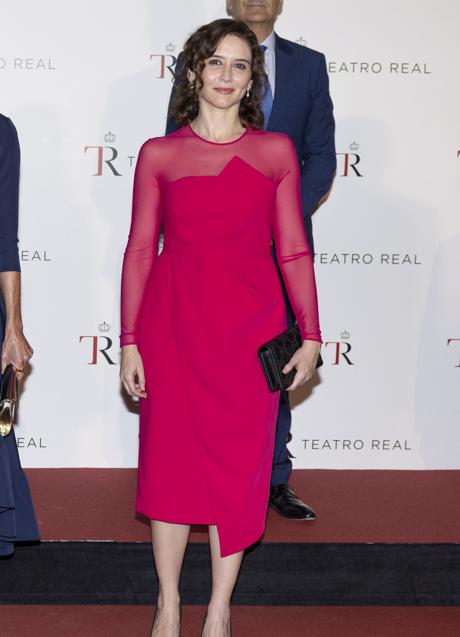 La presidenta de la Comunidad de Madrid Isabel Díaz Ayuso durante el estreno de la nueva temporada lírica 2022-2023 en el Teatro Real de Madrid. Fuente: Gtres.