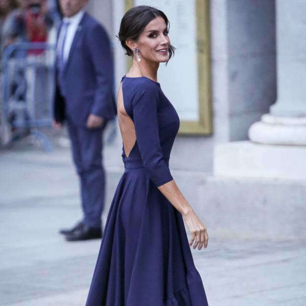 Sabemos dónde consigue su perfecta espalda musculada la reina Letizia: en un rocódromo