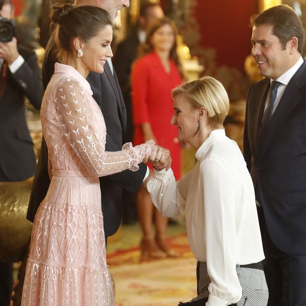 La reina Letizia y María Zurita en el Palacio real