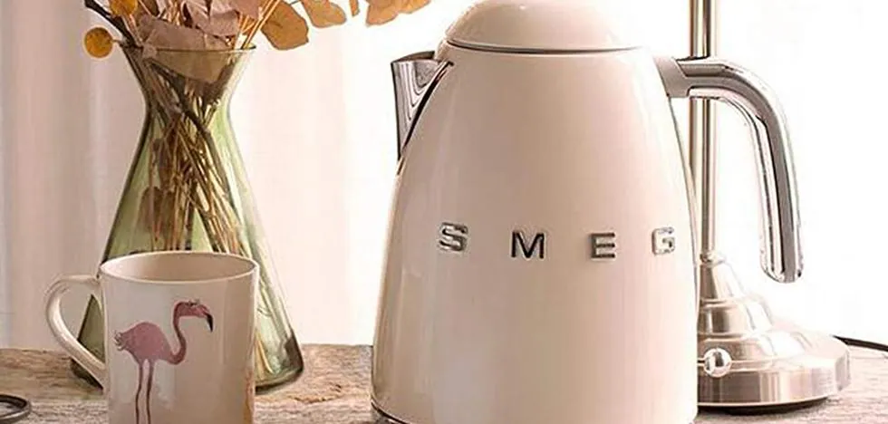 Smeg Store Bcn - Con el hervidor SMEG podrás hervir el agua con precisión y  eficiencia para el desayuno o el té de la tarde. 😍 ¡Feliz lunes! 👉