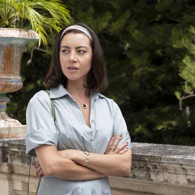 Aubrey Plaza como Harper Spiller en la segunda temporada de The White Lotus. 