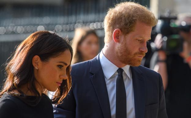 Meghan Markle y su marido Harry de Sussex.