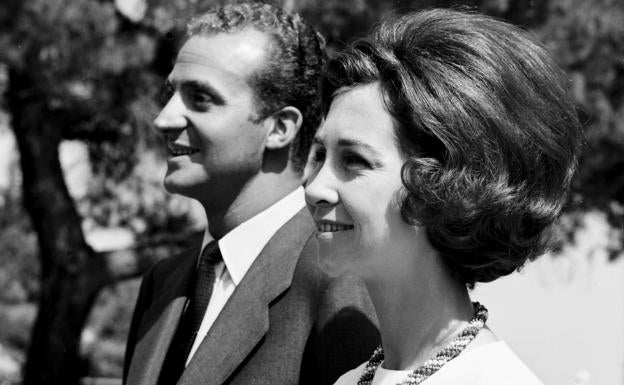 La reina Sofía y el rey Juan Carlos, en los años felices de la pareja, antes de la coronación y de que se destaparan las infidelidades de él .