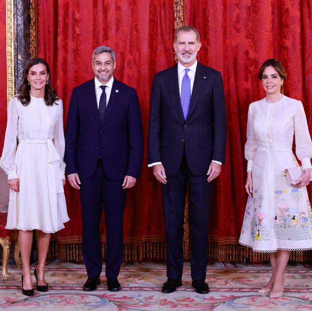 Los reyes con el presidente de Paraguay y su esposa.