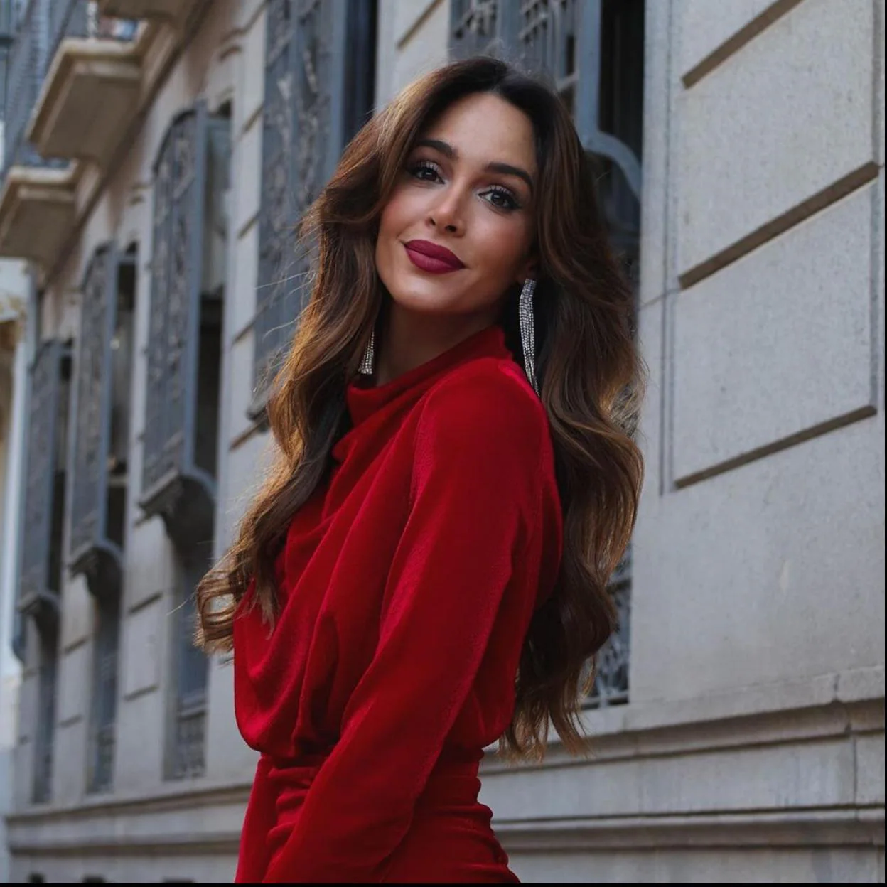 Este precioso vestido rojo de Bershka baratísimo es ya el look de  Nochevieja favorito de las influencers | Mujer Hoy