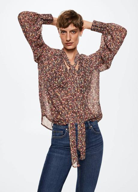 Blusa con lazada y estampado de flores