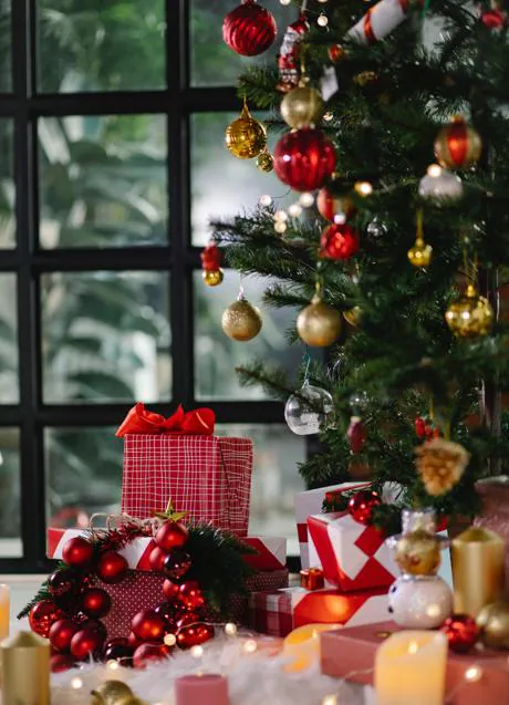 Árbol de Navidad Blanco: Elegancia y Armonía para tu Salón