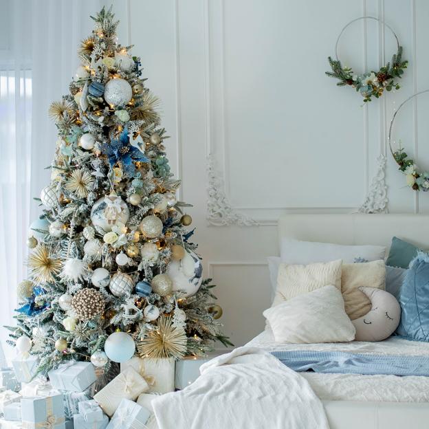 Consigue el árbol de Navidad más bonito con estos trucos que elevan la decoración de tu casa y le da un toque más moderno y elegante