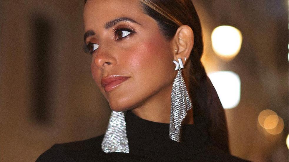 Los pendientes más bonitos y brillantes que convierten un look básico en uno de fiesta