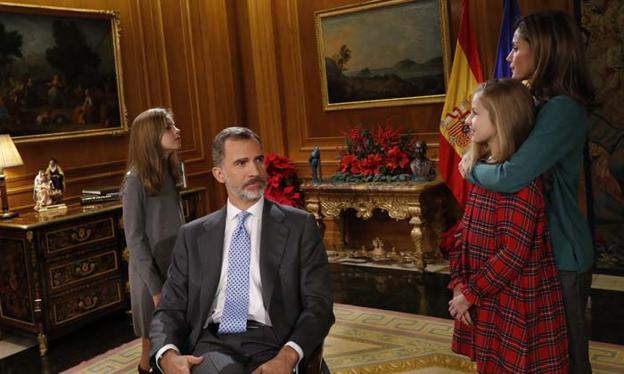 Foto de la familia real durante el discurso de Navidad del rey. 