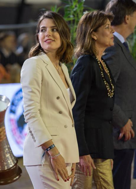 Imagen del día que nos enteramos del segundo embarazo de Carlota Casiraghi en un evento hípico. En aquella ocasión tampoco hubo confirmación oficial. GTRES