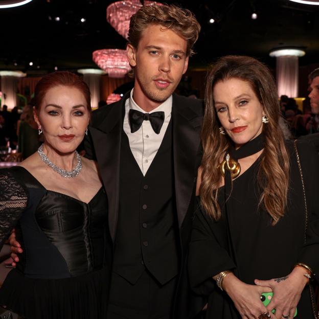 Priscilla Presley junto al actor Austin Butler, y su hija, Lisa Marie Presley, en los Globos de Oro 2023