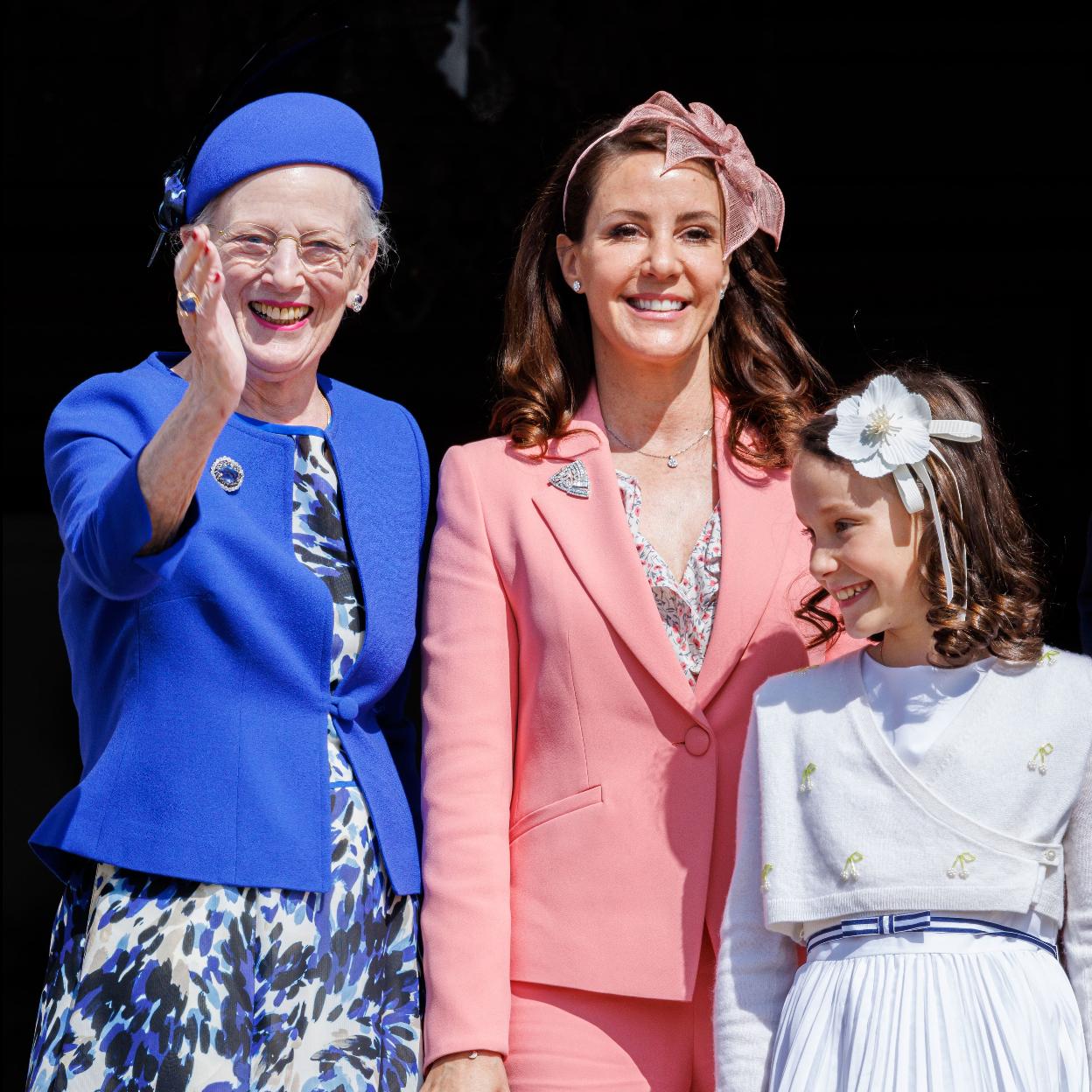 La reina Margarita de Dinamarca, la princesa Marie y su hija, la condesa Atenea/Getty images