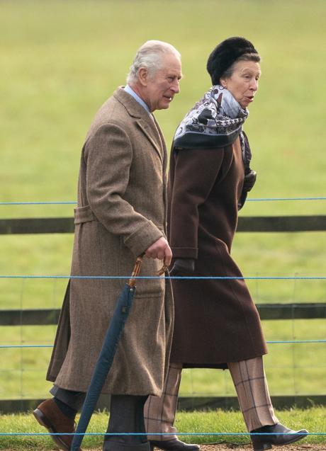 La princesa Ana acompañada del rey Carlos III. Foto: Gtres.