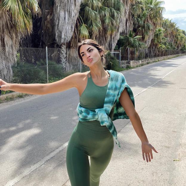 Influencer Marta Lozano con ropa deportiva