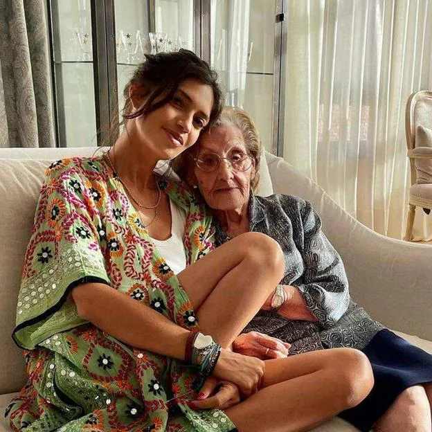 Sara Carbonero junto a su abuela.