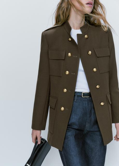 Americana con doble botonadura de Massimo Dutti (169,99 euros)