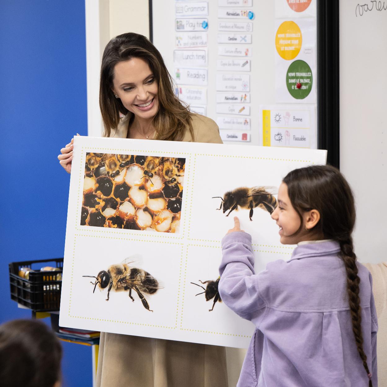 Angelina Jolie en la Bee School de Guerlain/GUERLAIN