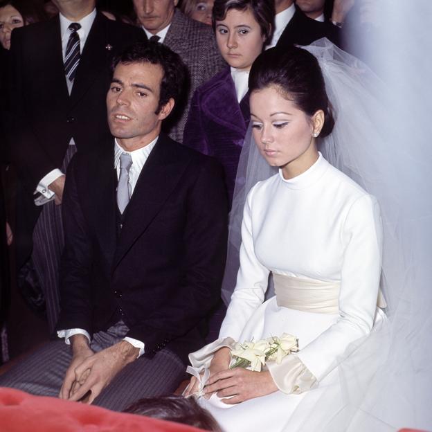 Isabel Preysler y Julio Iglesias el día de su boda. 