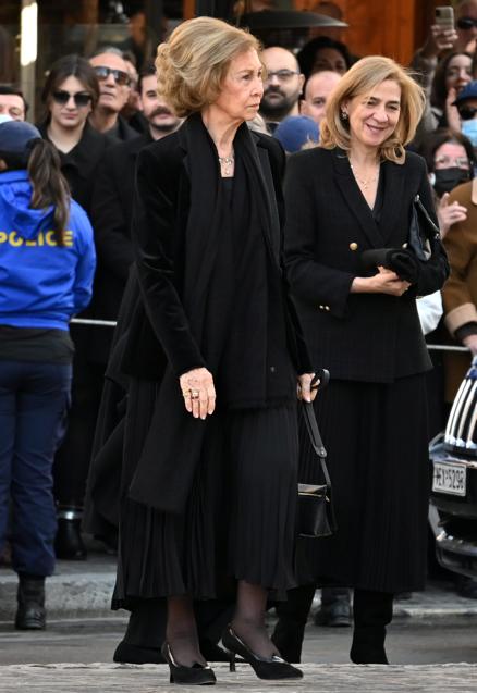 La reina Sofía y la infanta Cristina en su llegada al funeral. / GTRES