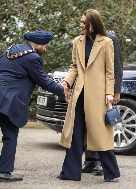 Kate Middleton con bolso Poléne en Oxford. Foto: Gtres