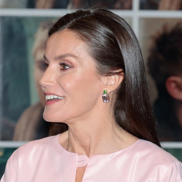 La gran transformación de la melena de la reina Letizia a los 50: más brillo, efecto relleno y un resultado extra suave