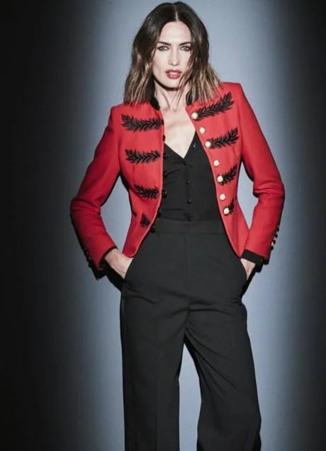 Orden alfabetico Lavar ventanas Trascender MODA: Cate Blanchett tiene la elegante chaqueta militar de moda que puedes  comprar made in Spain | Mujer Hoy