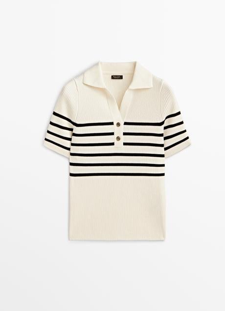 Camiseta tipo polo de Massimo Dutti (49,95 euros)