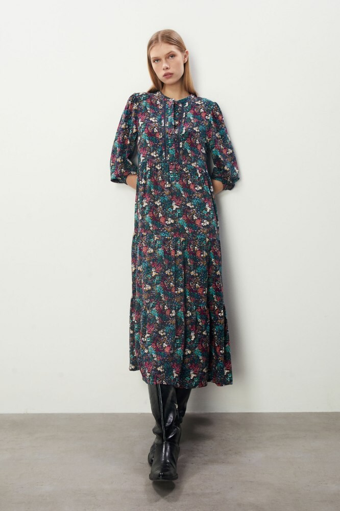 Sfera printed dress (29.99 euros)