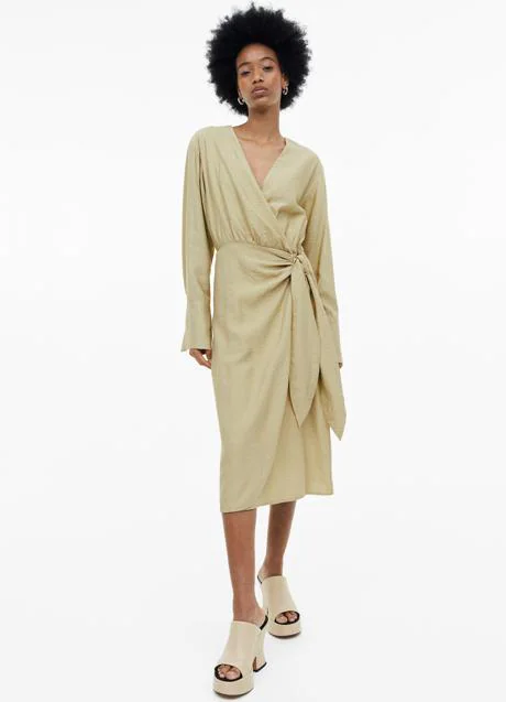 H&M wrap dress (29.99 euros)