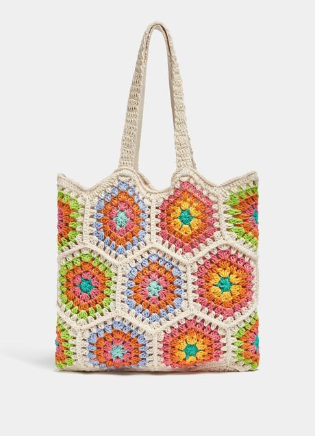 Bolso de colores de Pull & Bear (29,99 euros)