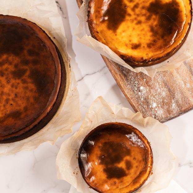 Los trucos que necesitas para conseguir que tu tarta de queso sea perfecta, contados por el creador de la más vendida en Barcelona