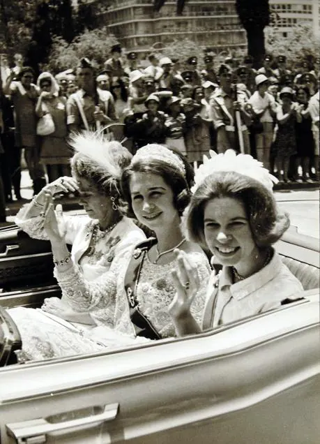 La reina Sofía en una foto antigua junto a Irene de Grecia y la reina Federica.
