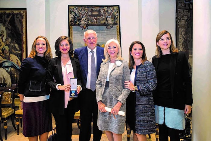 Juan Roig y Hortensia Herrero, en el centro, junto a sus cuatro hijas: Juana, Amparo, Hortensia y Carolina.